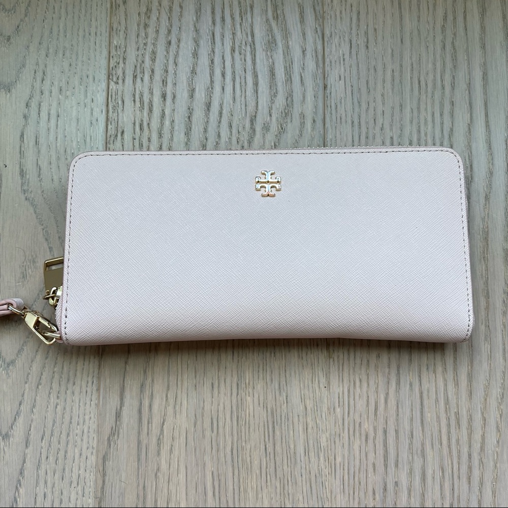 Tory Burch Robinson Zip Wallet (blush color)